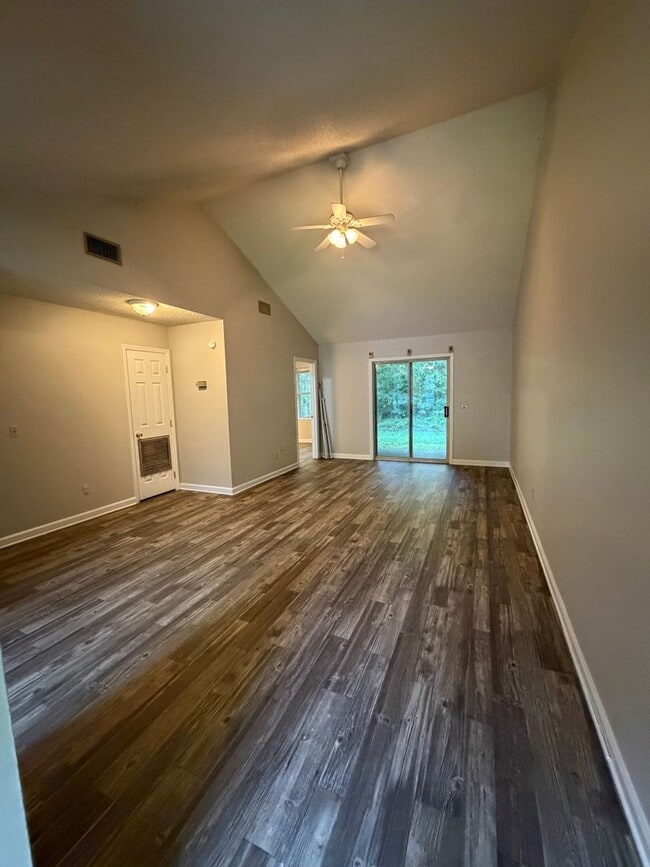 302 Admiral's Walk Dr Unidad 1