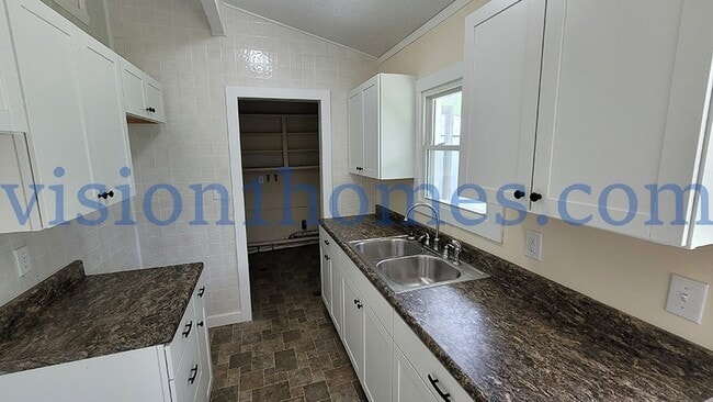 Photo - 1605 Karen St