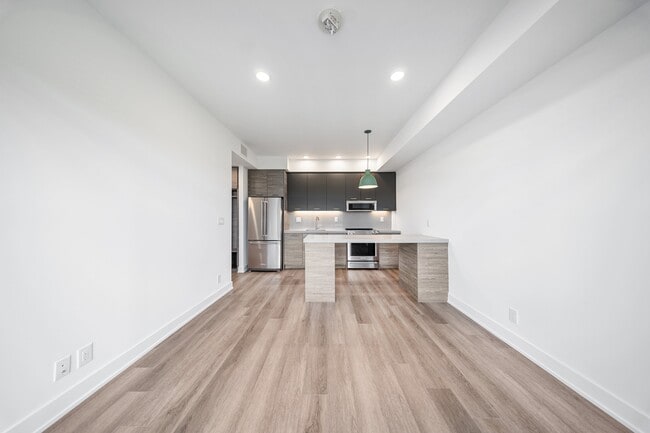 Building Photo - 484 Spadina Ave.