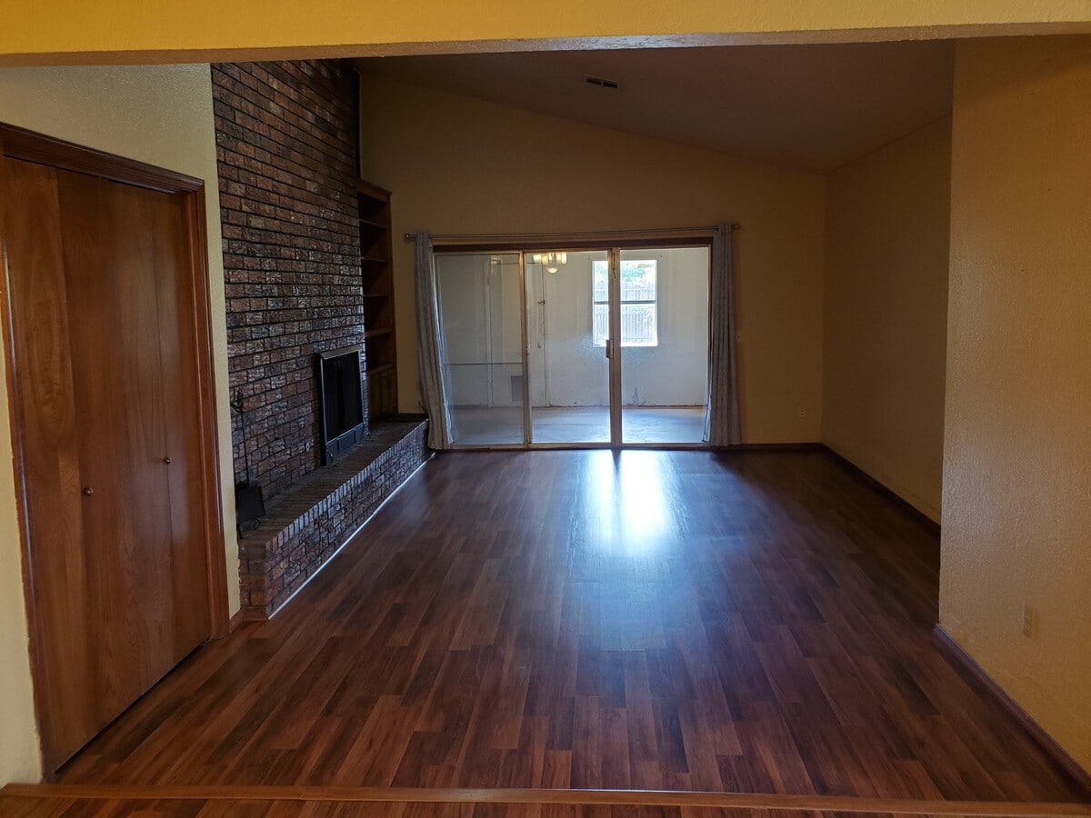 Photo - 9003 N Rockwell Dr