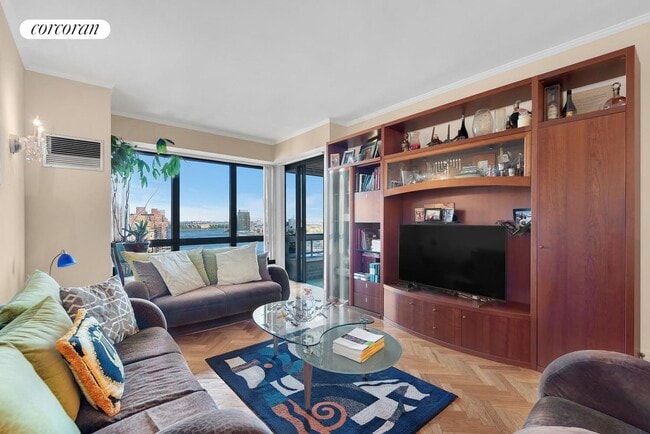 Photo - 530 E 76th St