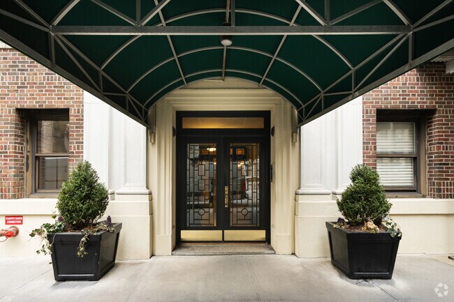 Entrance - 64 E 86th St