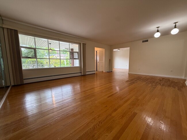 Photo - 250 Maple St