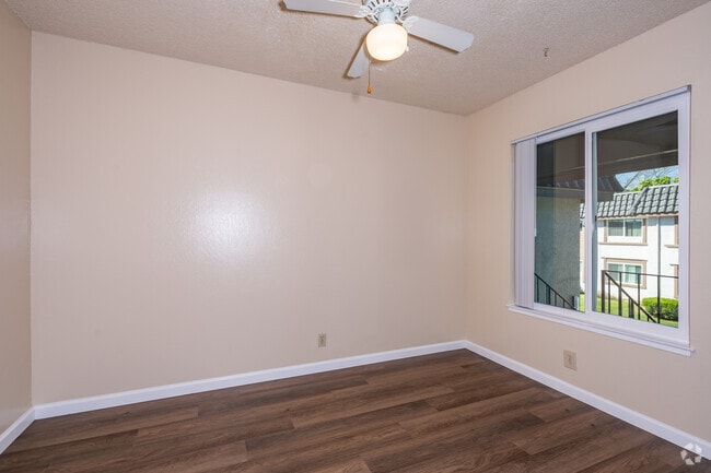 3BR, 2BA - 1,050SF - Dining Room