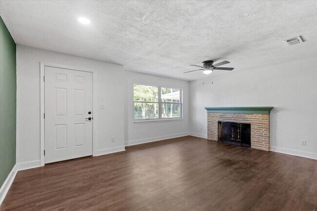 Photo - 2007 Rosedale Dr House