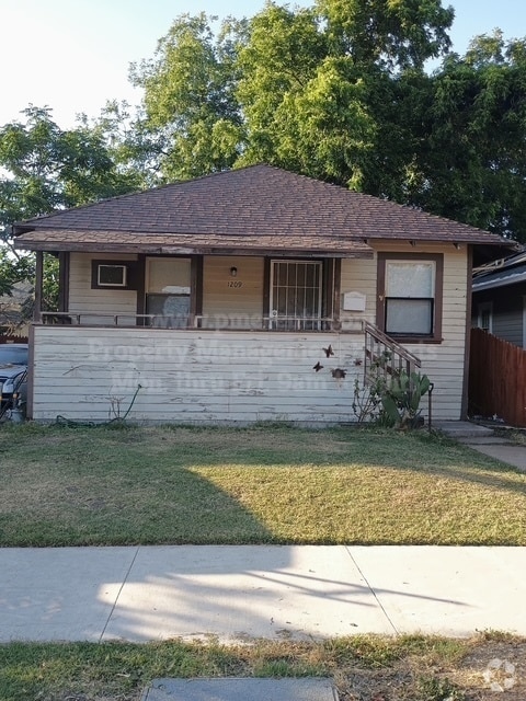 Building Photo - 1209 Pinchot St Rental