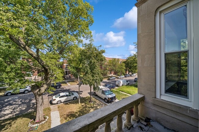 Photo - 3217 W Fulton Blvd Unidad 2