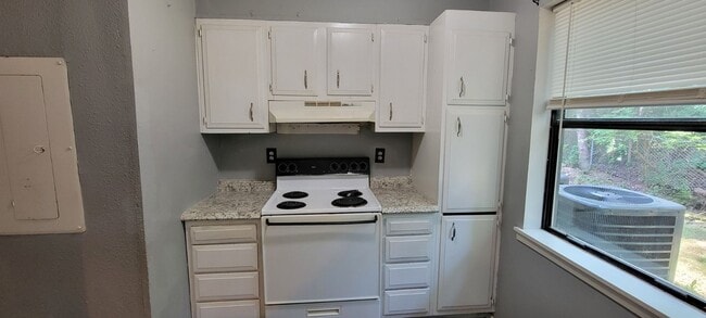 Building Photo - 2 Bedroom 1 Bath Condo Style Apartment Unit 13A