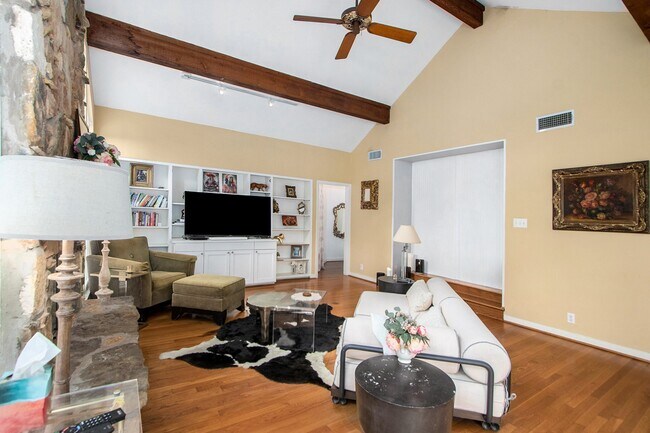 Photo - 2522 Wordsworth St