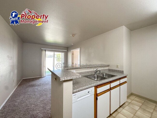 Photo - 870 W. Belmont Street Unidad #203