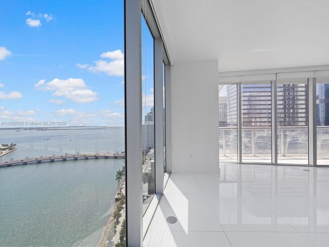 Photo - 495 Brickell Ave Unidad 1801
