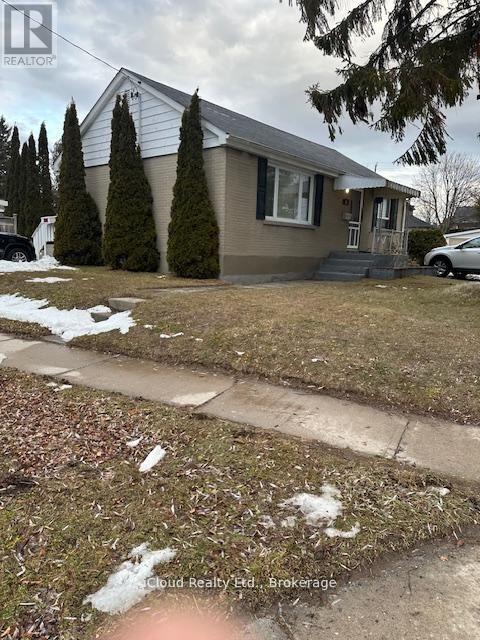 Photo - 38 Kawartha Ave