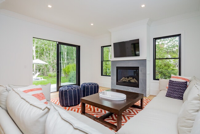 Photo - 65 Island View Dr W