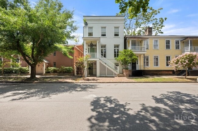 Photo - 205 W Huntingdon St House