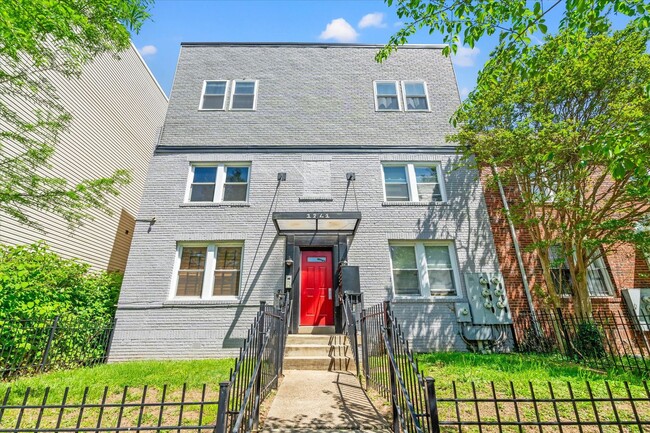 Building Photo - Stylish Trinidad 2BR/2BA Condo with Contemporary Upgrades and Skylights