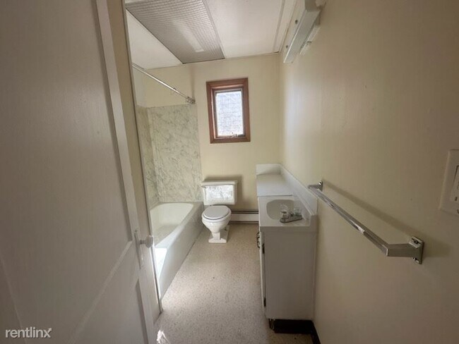 Photo - 1 br, 1 bath 4plex - 2525 Broadway Street ...