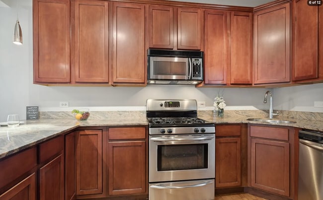 Photo - 2015 N Leavitt St Unit 2