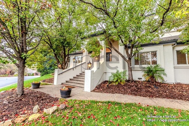 Photo - 1712 Carnegie Way