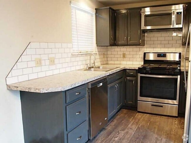 Building Photo - 980 N Lewis Ave Rental