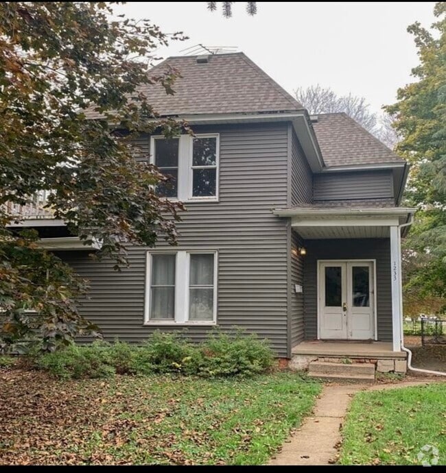 Building Photo - 1233 7th St Rental