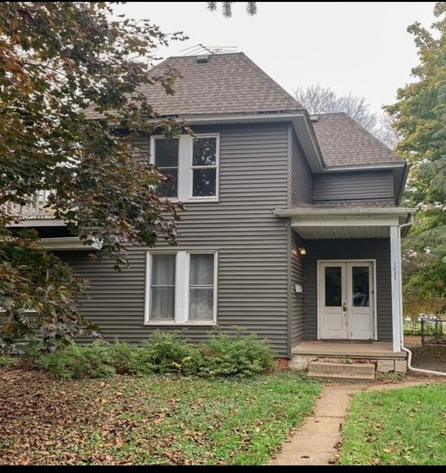 Building Photo - 1233 7th St Rental