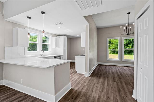 Photo - 827 W Ellis St