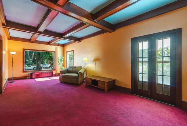 Photo - 315 NE Ash St