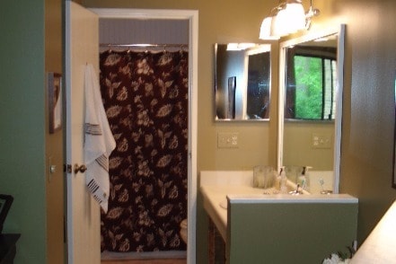 Baño principal/vestidor - 1571 W Pond Dr Unidad #24