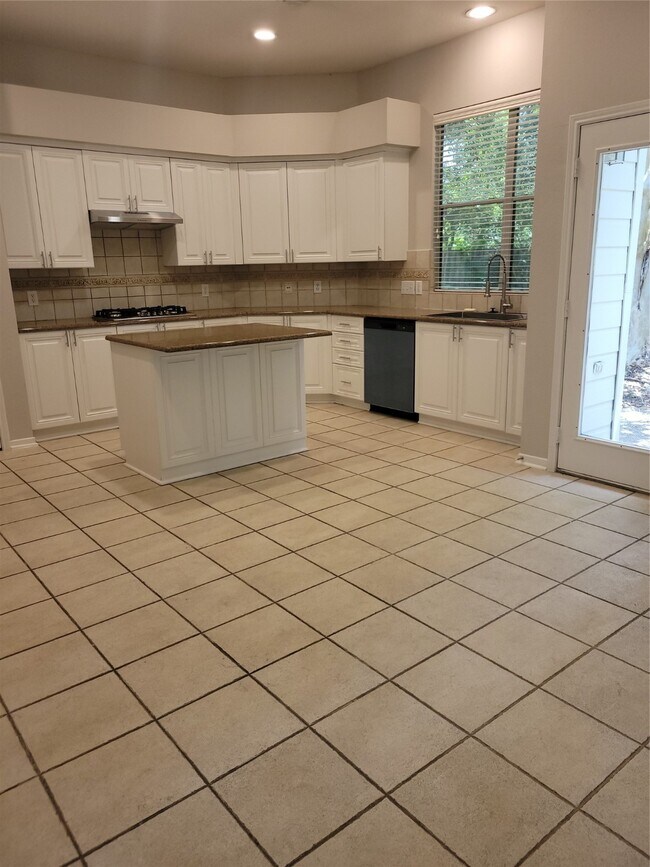 Photo - 3402 Crosby Landing