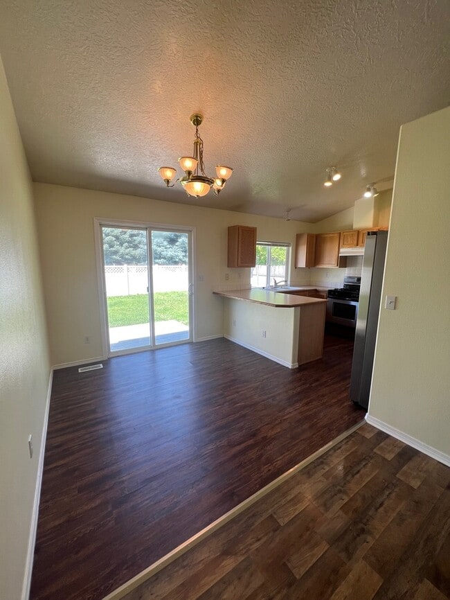 Photo - 3 Bed 2 Bath House in Nampa!