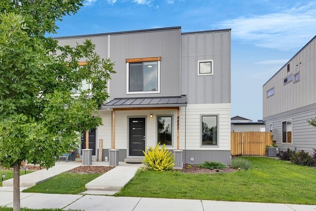 Building Photo - 3 Bed 2.5 Bath Townhome | Peaceful Locatio...