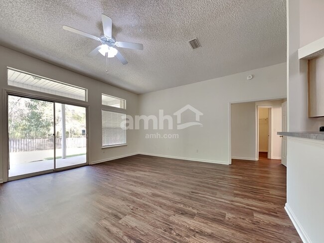 Photo - 5682 Shady Pine St S