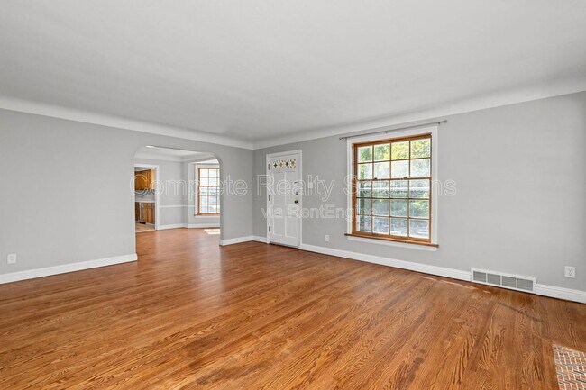 Photo - 524 Gerald Pl