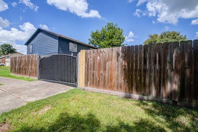 Photo - 402 Tresvant Dr