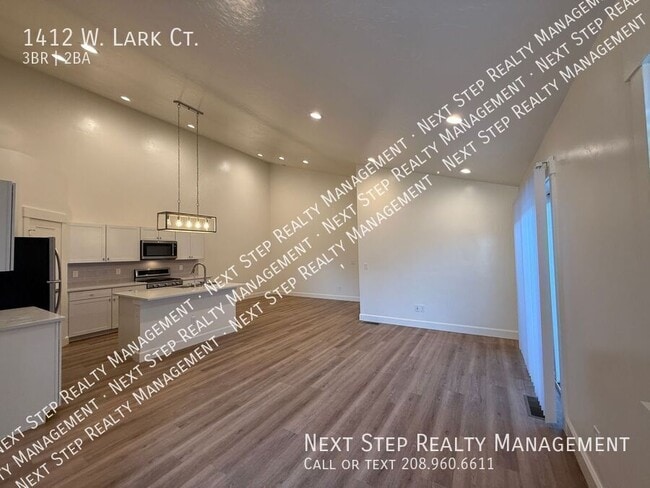 Photo - 1412 W Lark Ct