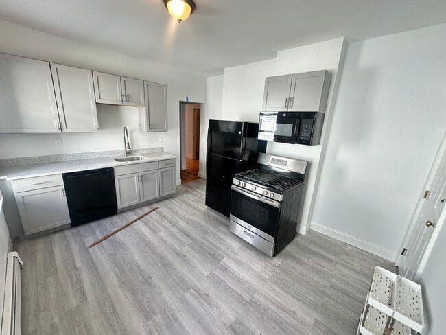 Building Photo - 63 Webster Ave Unit 3T