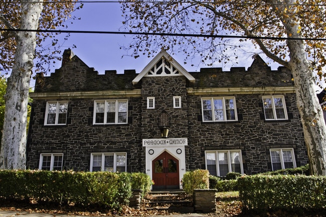 Peacock Manor - Peacock Manor Apartments