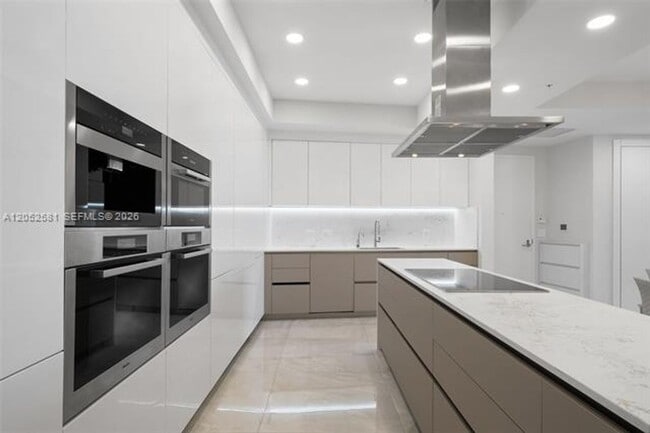 Building Photo - 18201 Collins Ave