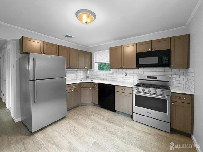 19 Van Buren Ave