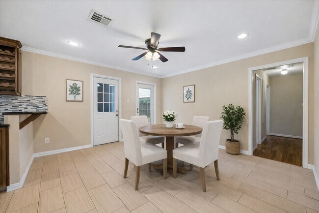 Photo - 1607 Willowby Dr