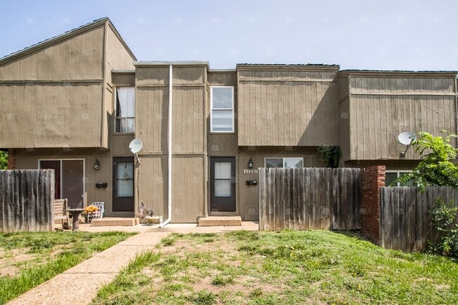 Photo - **Spacious 3-Bedroom Townhome with Partial...