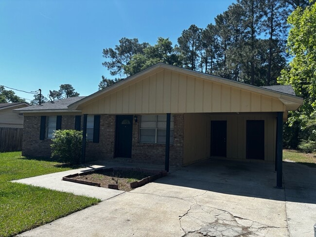 Building Photo - 709 Fleming Rd