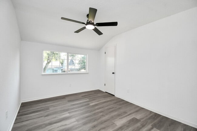 Photo - 7022 Castleview Ln