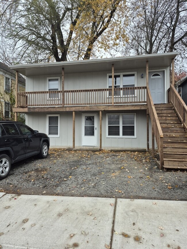 Building Photo - Located in Downtown Parkville