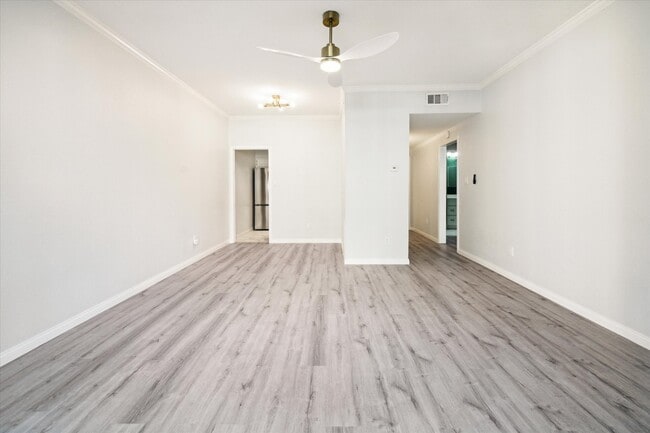 Building Photo - 2475 Underwood St Unit 285