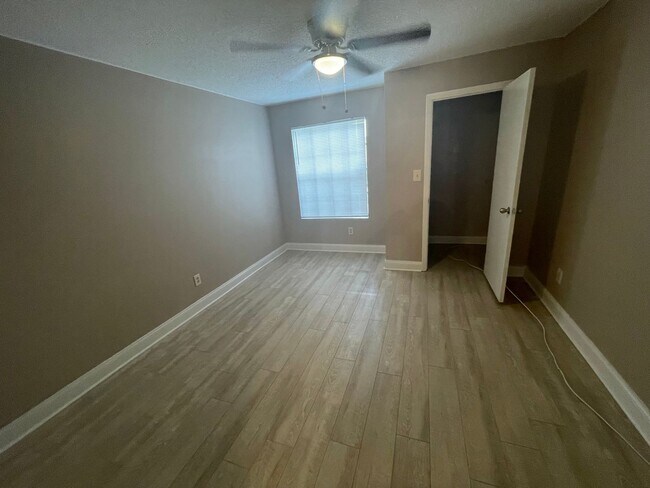 Photo - ALTAMONTE SPRINGS: Gated Community Oasis of Pearl Lake - 1 bed/1 bath, Ground Floor Unidad 106