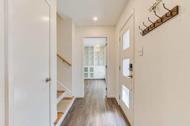 Photo - 7105 Meadowood Dr