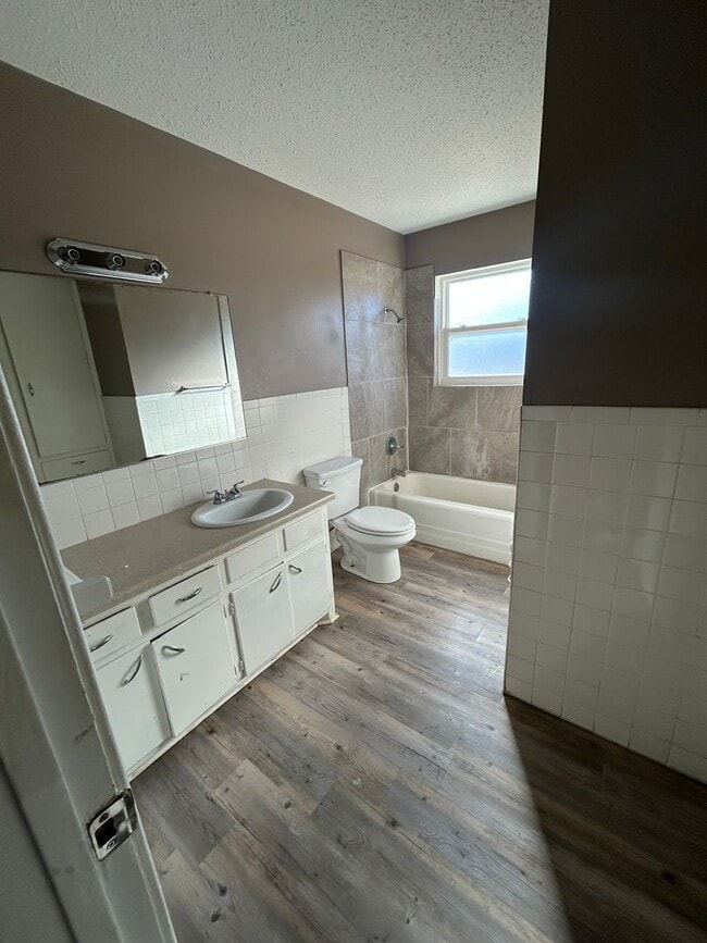 Photo - 1608 58th St Unidad A