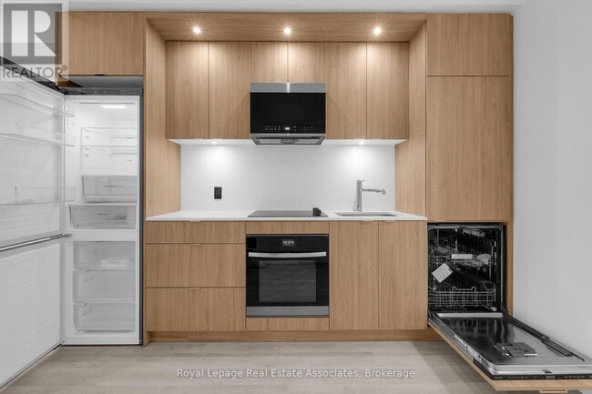 Photo - 60 Central Park Roadway Unité 714