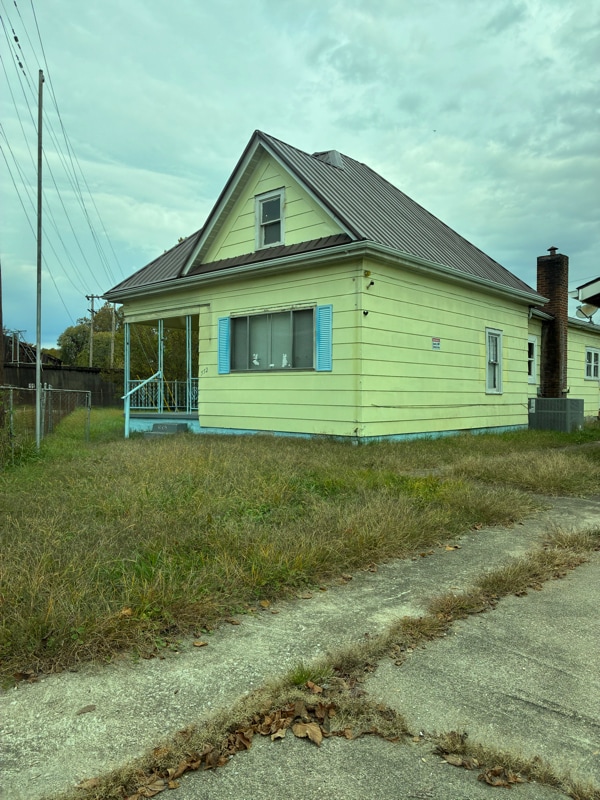 Building Photo - 552 Main St